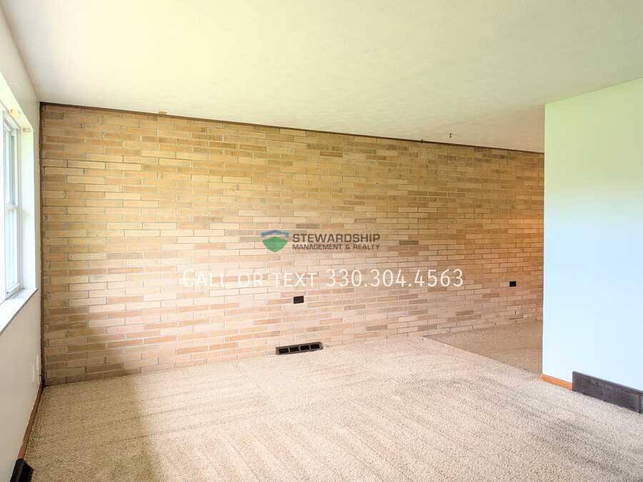Apartment for rent at 3302 Highland Park NE, North Canton, OH 44720