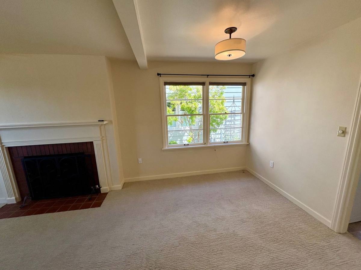 House for rent at 3038 W Viewmont Way, Seattle, WA 98199