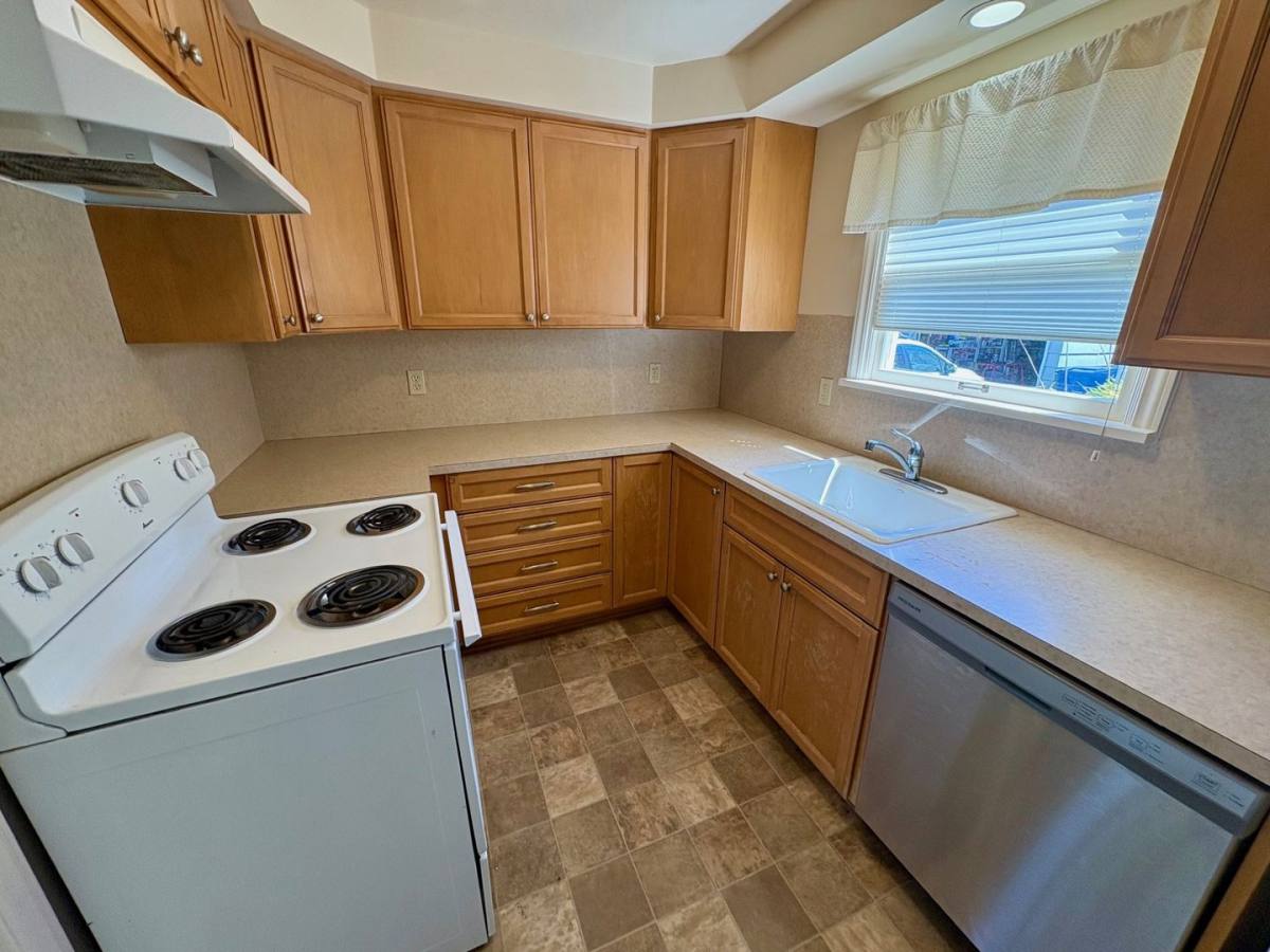 House for rent at 3038 W Viewmont Way, Seattle, WA 98199