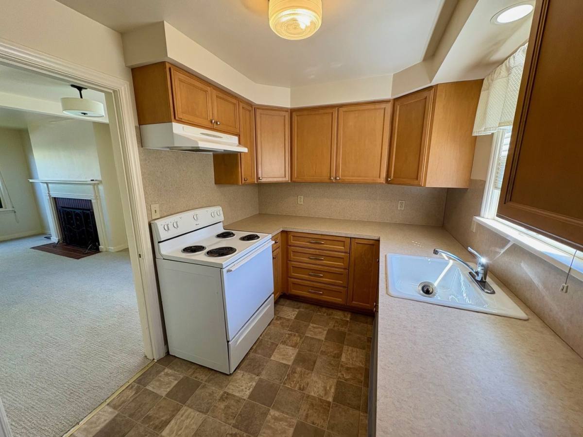 House for rent at 3038 W Viewmont Way, Seattle, WA 98199