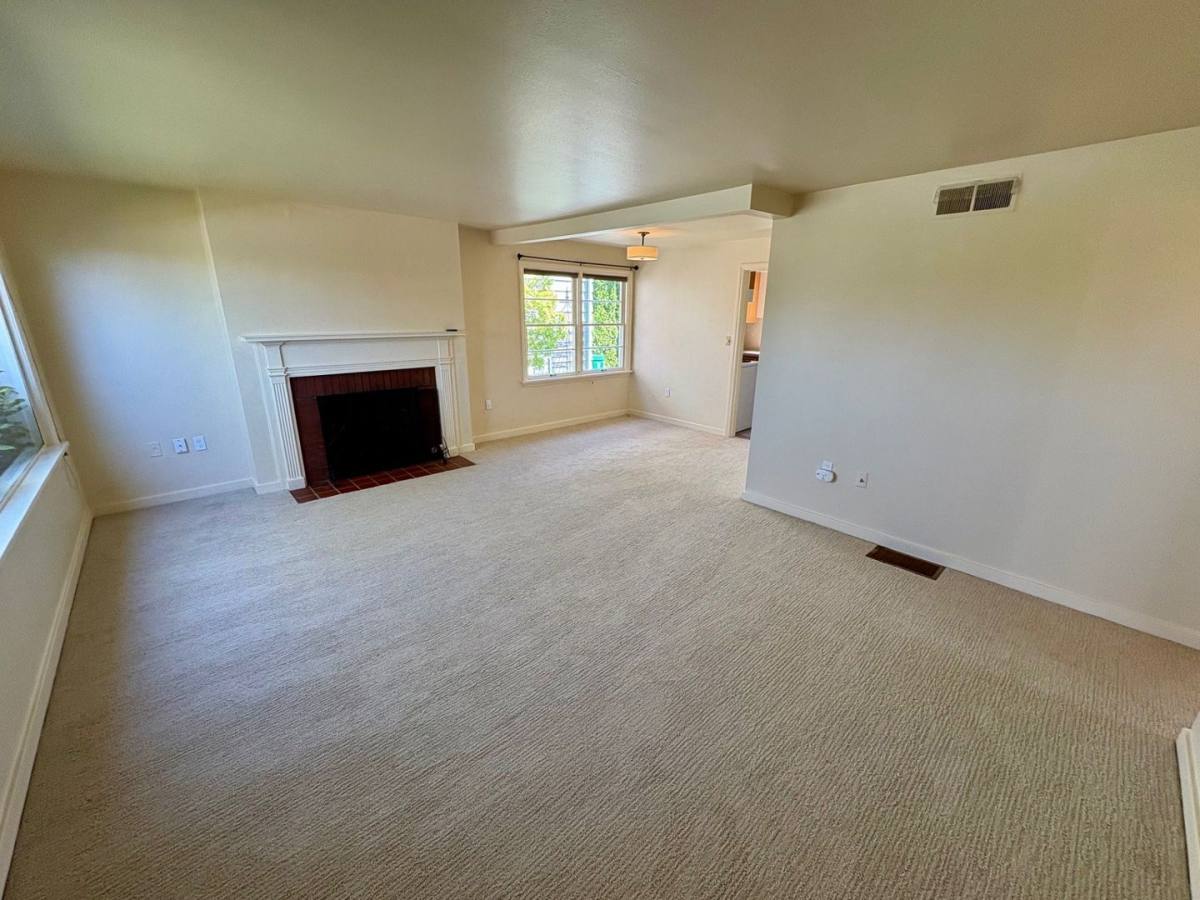 House for rent at 3038 W Viewmont Way, Seattle, WA 98199