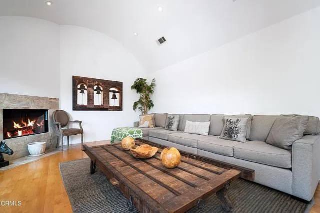 Apartment for rent at 748 N La Jolla Ave #748, Los Angeles, CA 90046