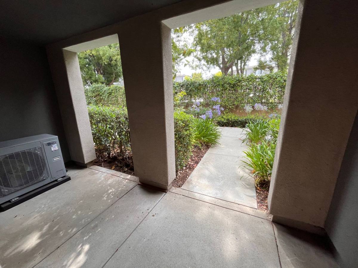 Townhouse for rent at 4667 Central Plaza, San Diego, CA 92123