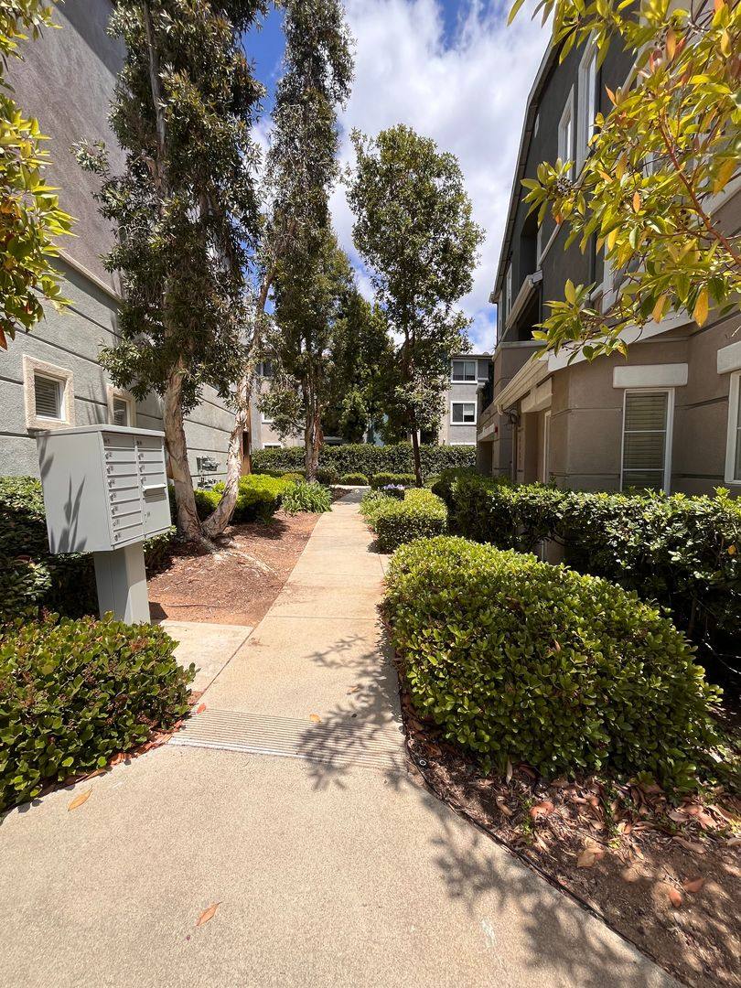 Townhouse for rent at 4667 Central Plaza, San Diego, CA 92123