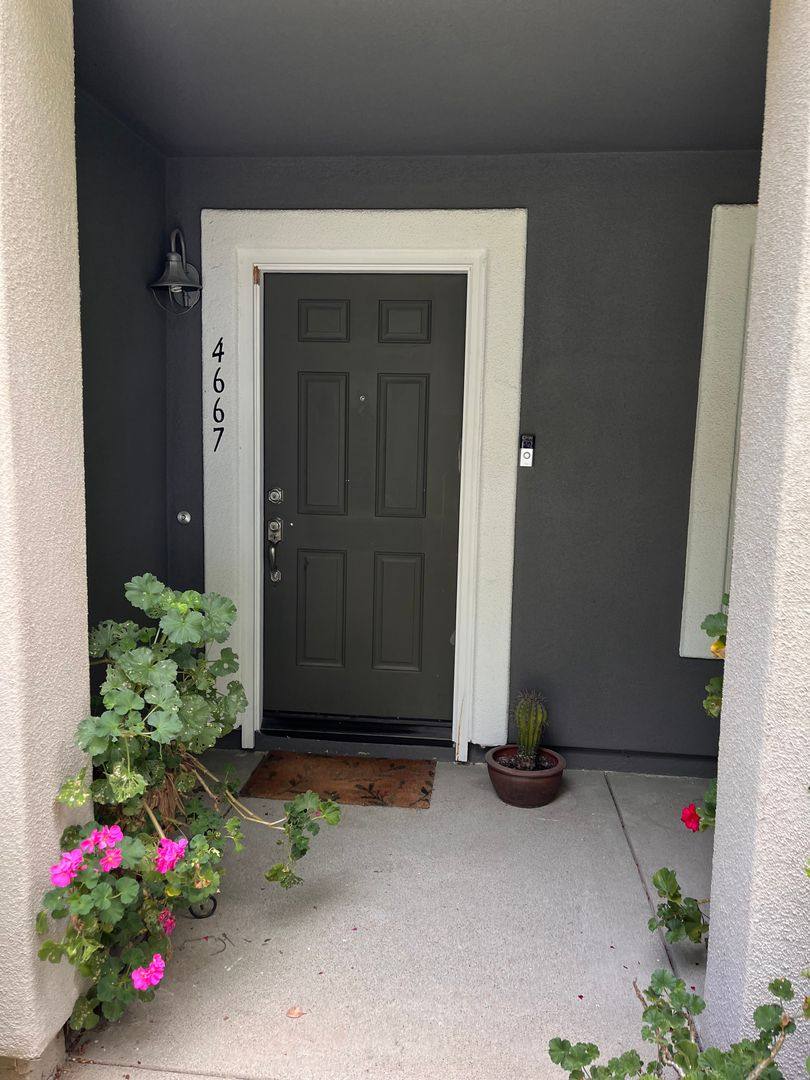 Townhouse for rent at 4667 Central Plaza, San Diego, CA 92123