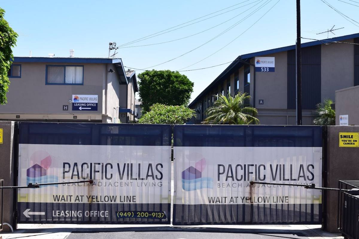 Townhouse for rent at 533 W Wilson St, Costa Mesa, CA 92627