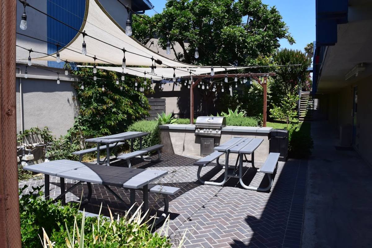 Townhouse for rent at 533 W Wilson St, Costa Mesa, CA 92627