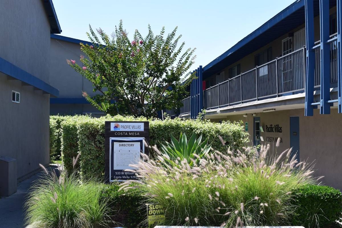 Townhouse for rent at 533 W Wilson St, Costa Mesa, CA 92627