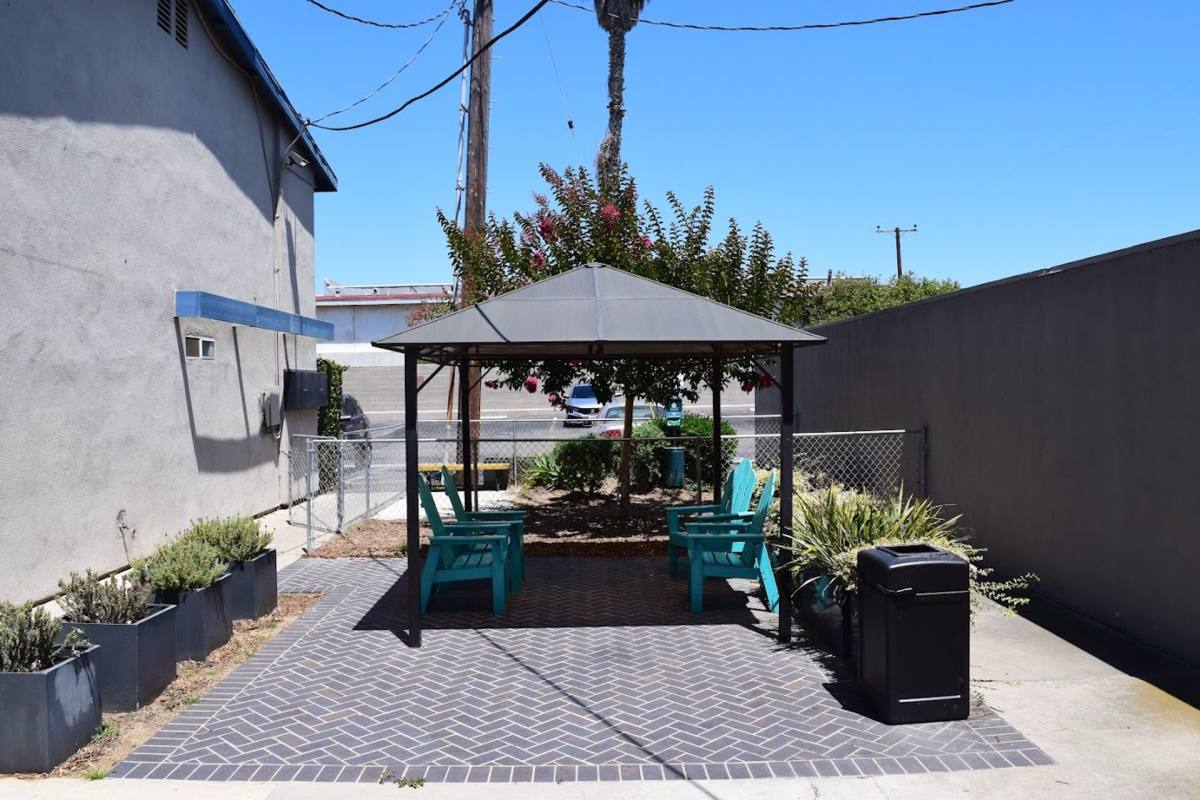 Townhouse for rent at 533 W Wilson St, Costa Mesa, CA 92627