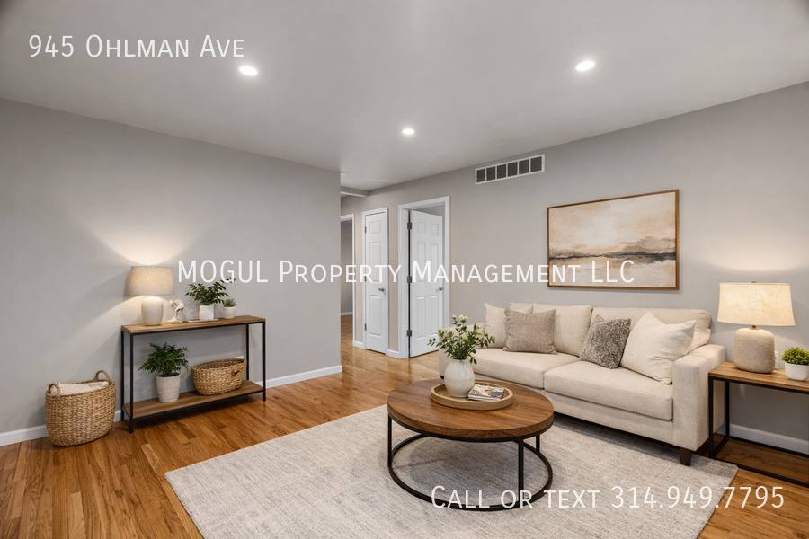 Apartment for rent at 945 Ohlman Ave, Saint Louis, MO 63122
