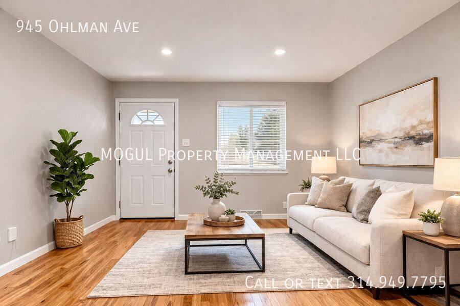 Apartment for rent at 945 Ohlman Ave, Saint Louis, MO 63122