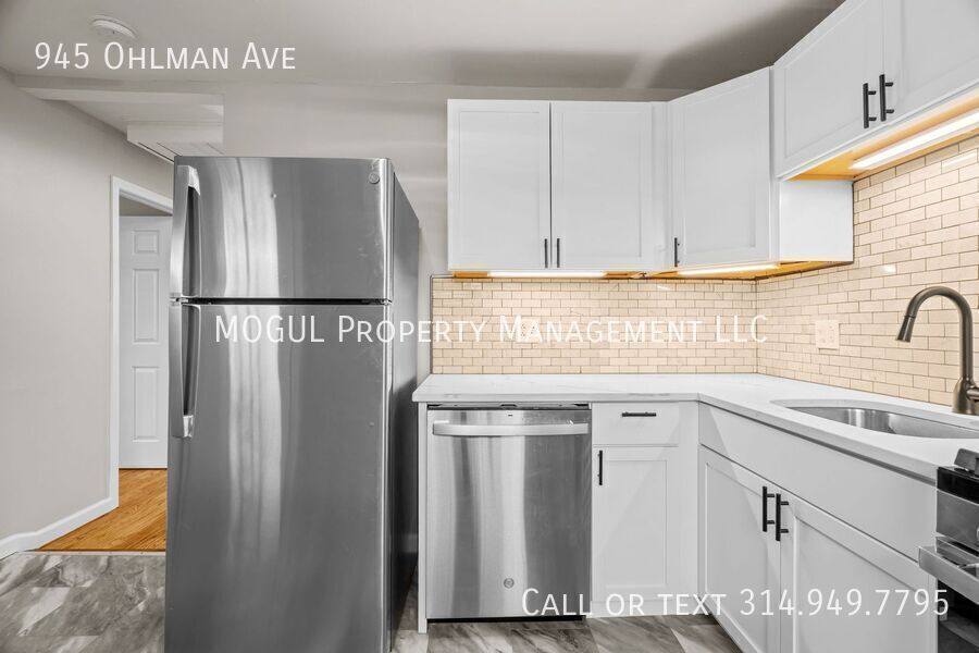 Apartment for rent at 945 Ohlman Ave, Saint Louis, MO 63122