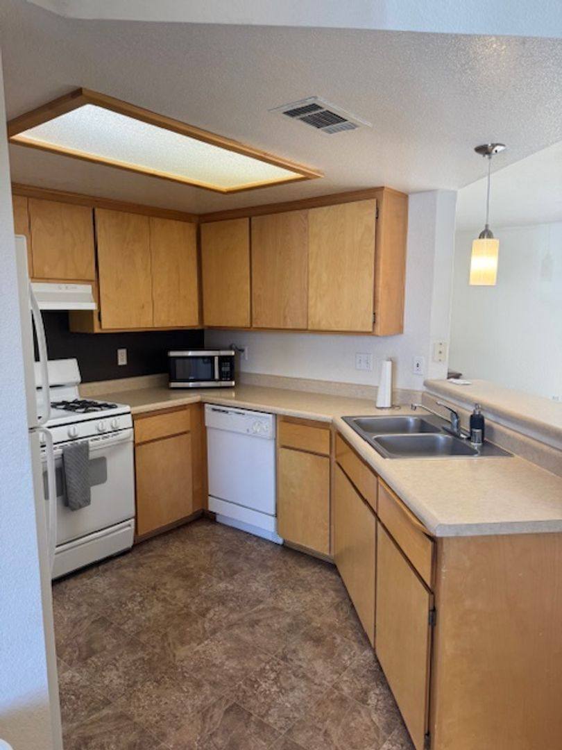 Apartment for rent at 1425 Serrano Place, Redding, CA 96003