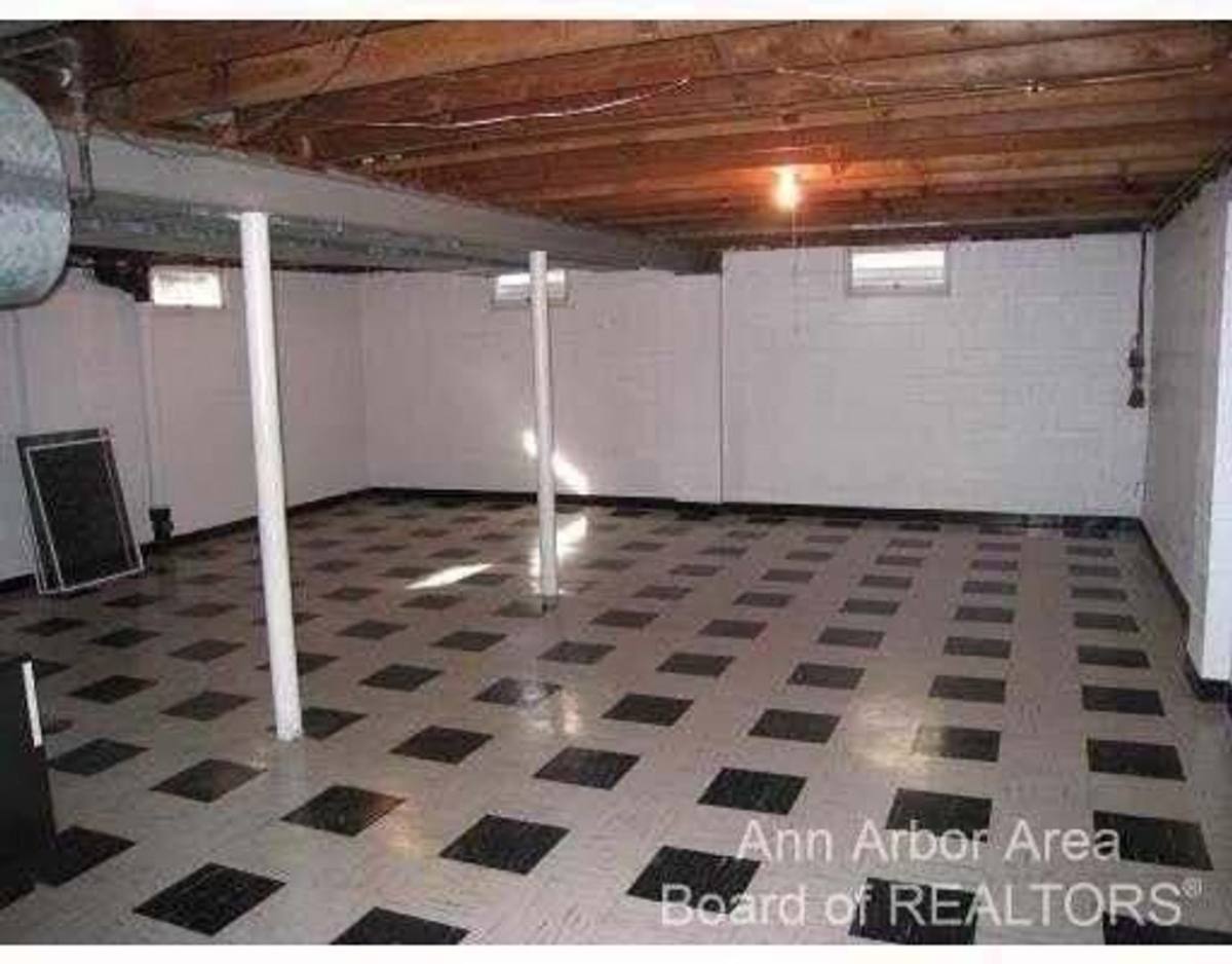 House for rent at 7425 Ann Arbor Rd, Dexter, MI 48130