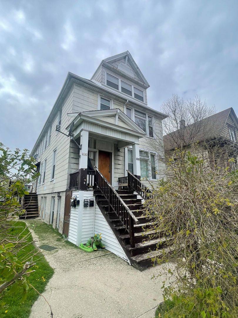 Apartment for rent at 2143-2145 S 15th St, Milwaukee, WI 53215