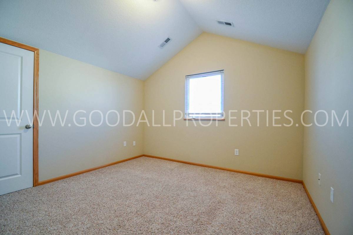 Townhouse for rent at 4308 152nd Place, Urbandale, IA 50323