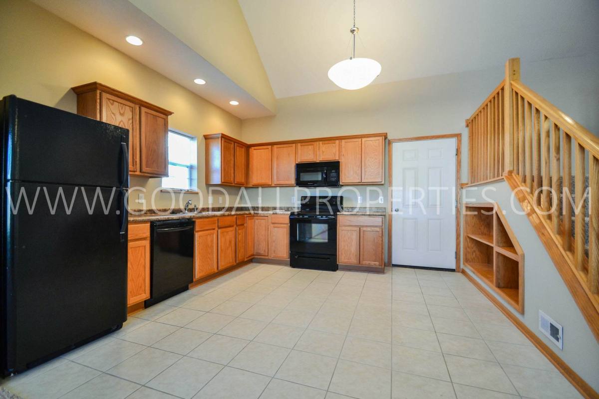 Townhouse for rent at 4308 152nd Place, Urbandale, IA 50323