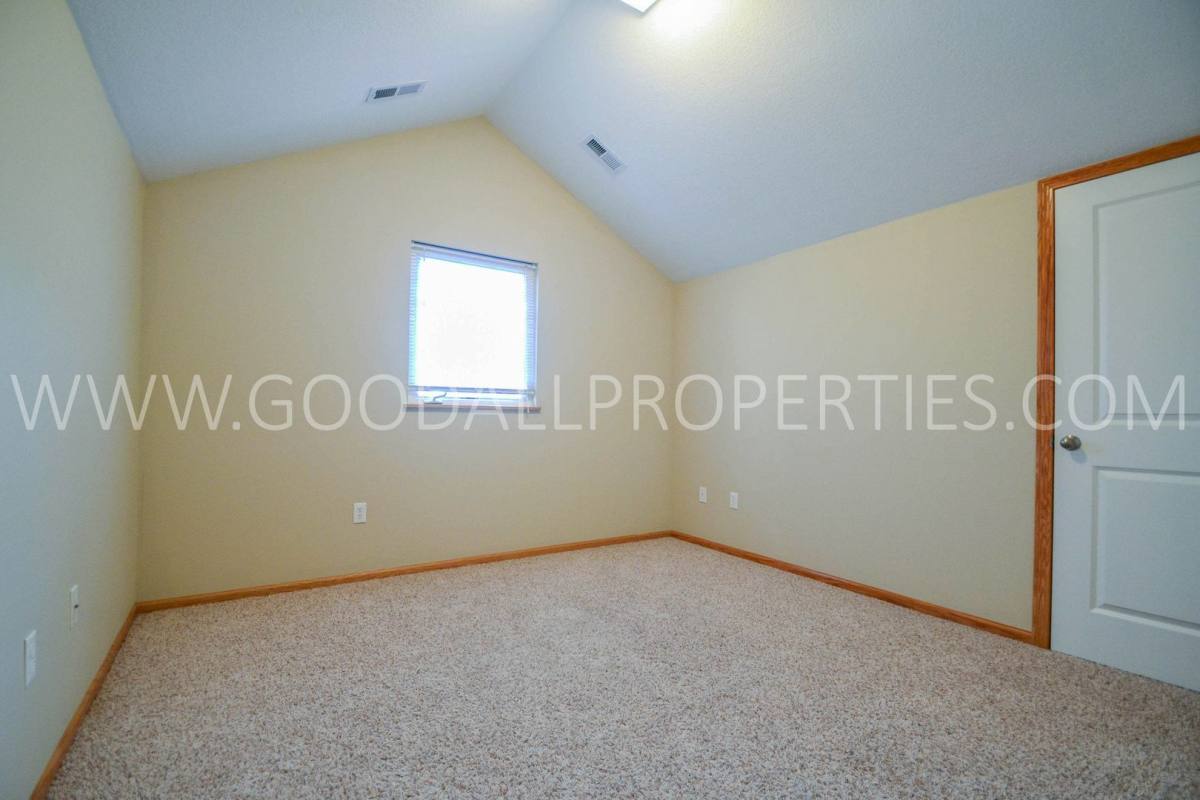 Townhouse for rent at 4308 152nd Place, Urbandale, IA 50323