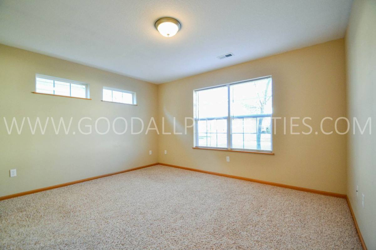 Townhouse for rent at 4308 152nd Place, Urbandale, IA 50323