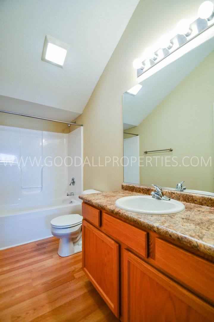 Townhouse for rent at 4308 152nd Place, Urbandale, IA 50323