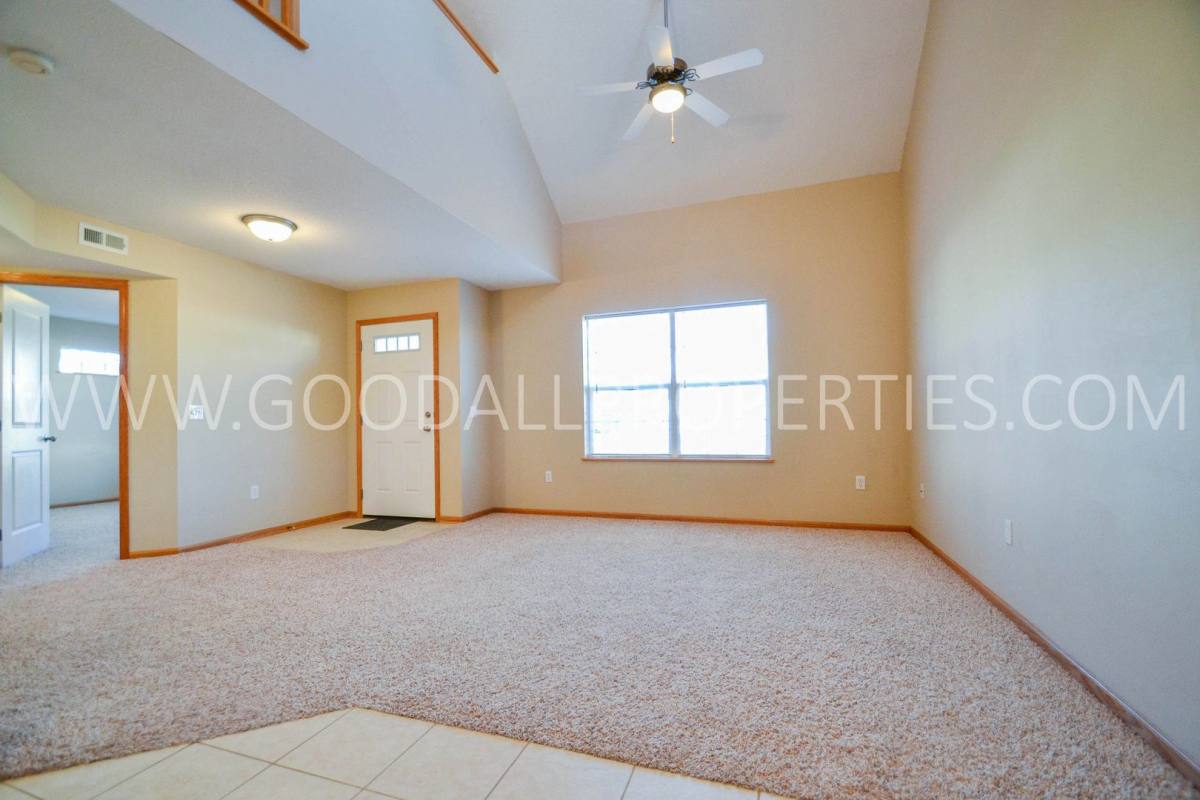 Townhouse for rent at 4308 152nd Place, Urbandale, IA 50323