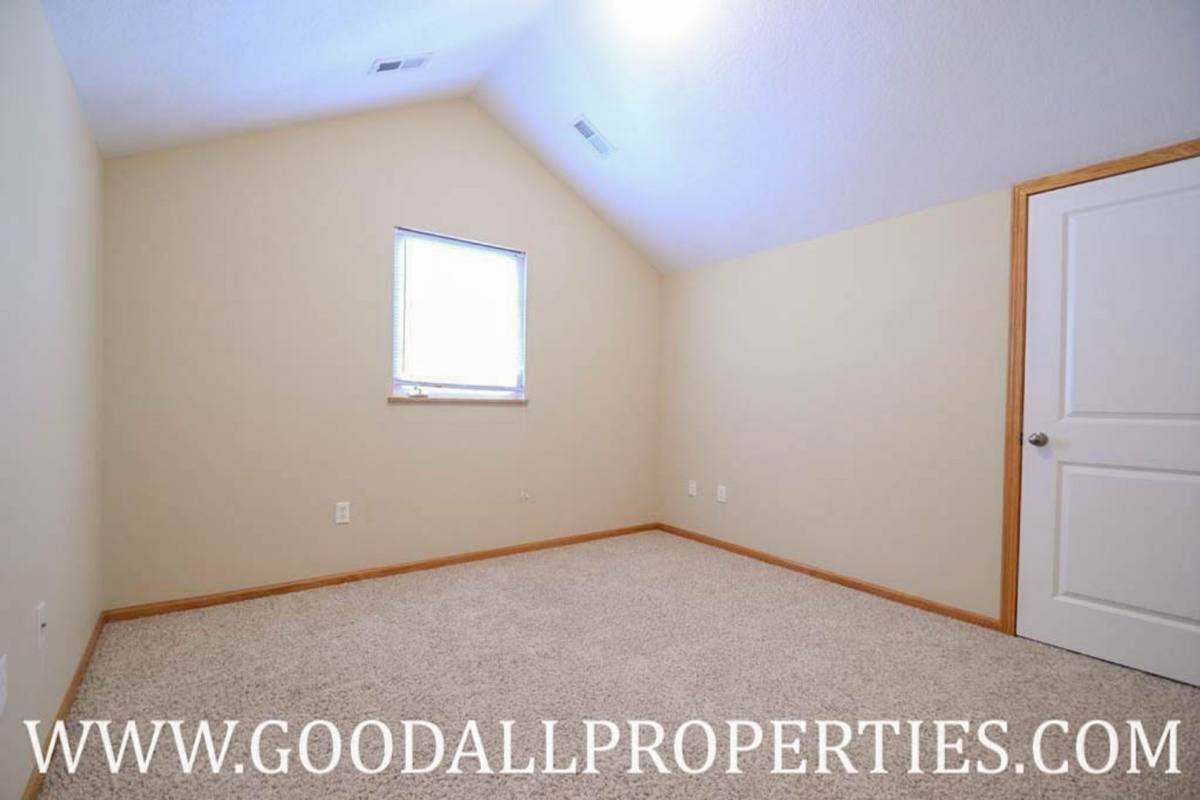 Townhouse for rent at 4319 152nd Court, Urbandale, IA 50323