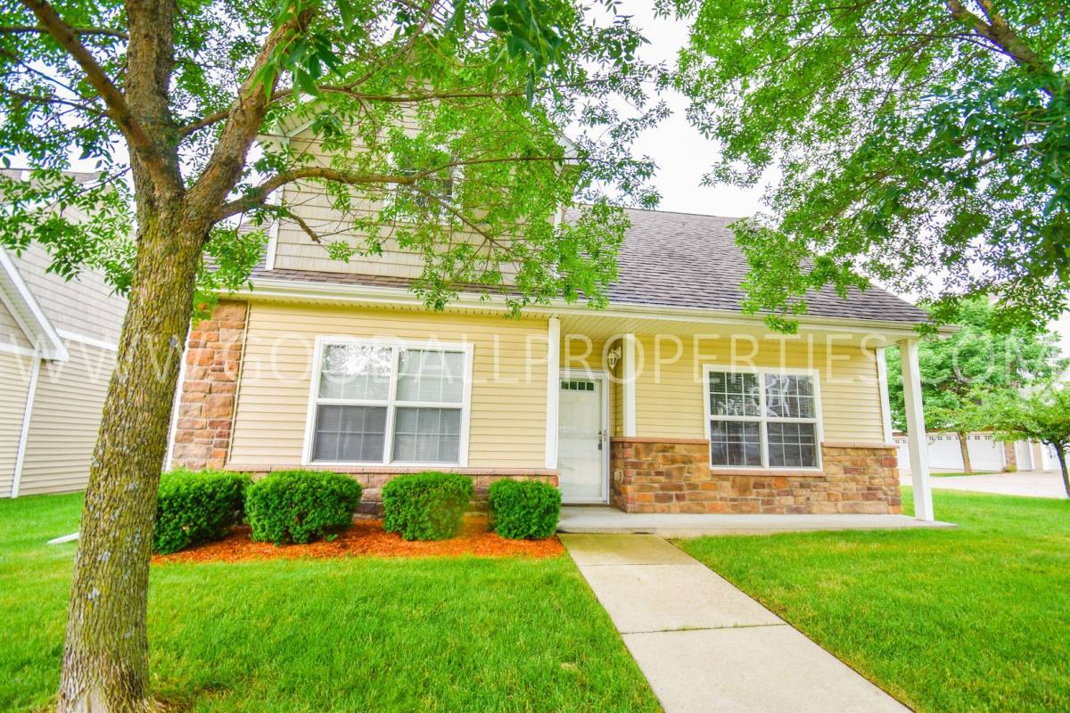 Townhouse for rent at 4319 152nd Court, Urbandale, IA 50323