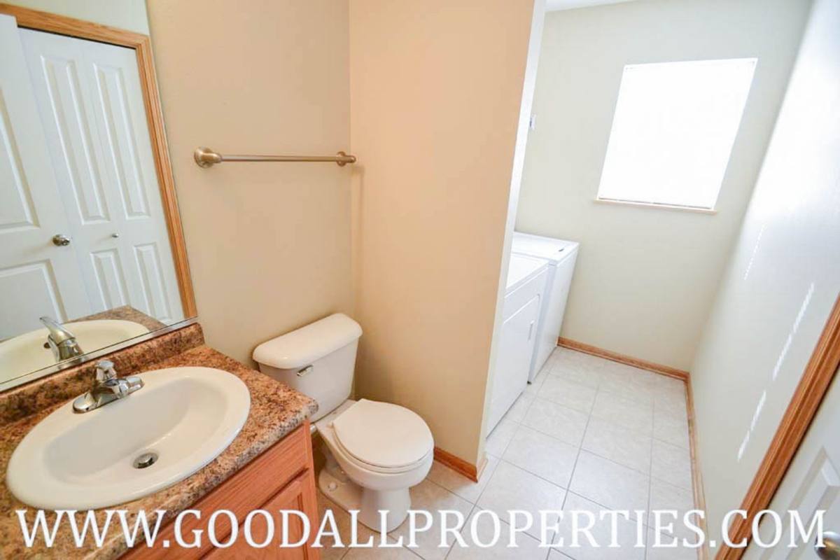 Townhouse for rent at 4319 152nd Court, Urbandale, IA 50323