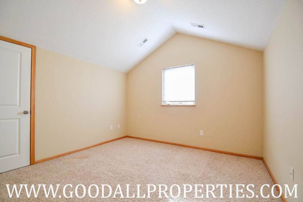 Townhouse for rent at 4319 152nd Court, Urbandale, IA 50323