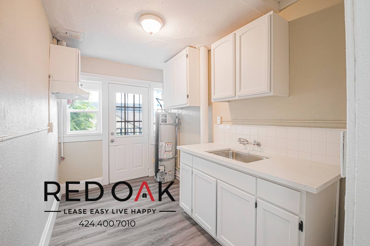 Apartment for rent at 4724 3 4 S Main St, Los Angeles, CA 90037