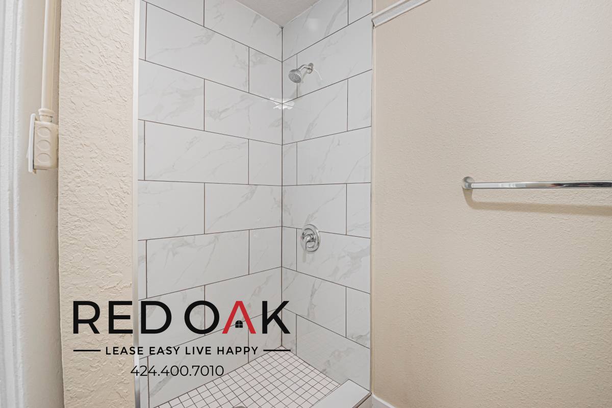 Apartment for rent at 4724 3 4 S Main St, Los Angeles, CA 90037