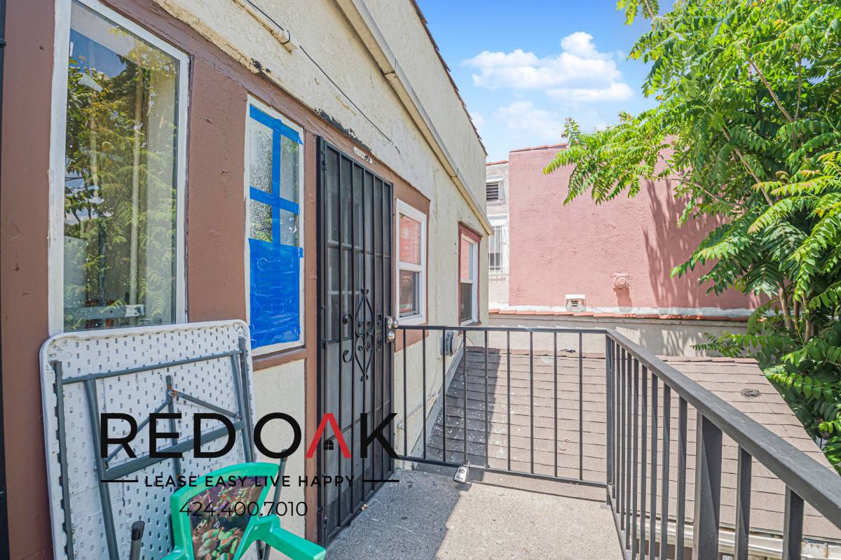 Apartment for rent at 4724 3 4 S Main St, Los Angeles, CA 90037