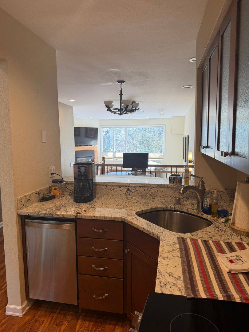 Townhouse for rent at 705 O St, Anchorage, AK 99501