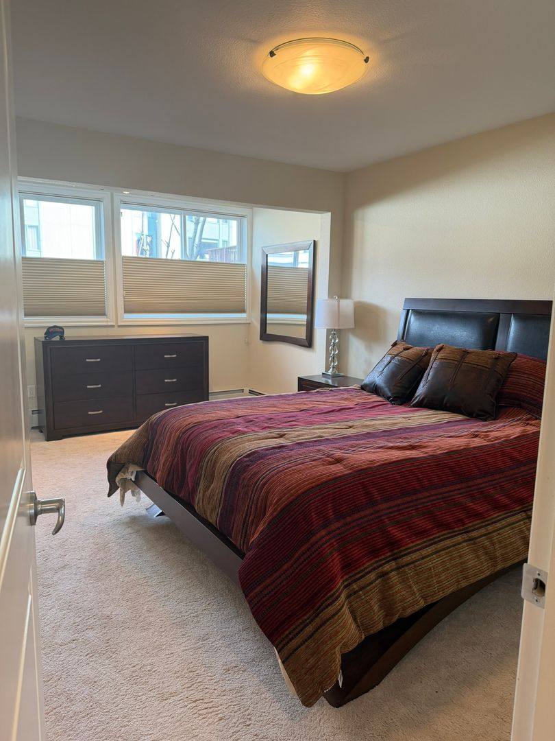 Townhouse for rent at 705 O St, Anchorage, AK 99501