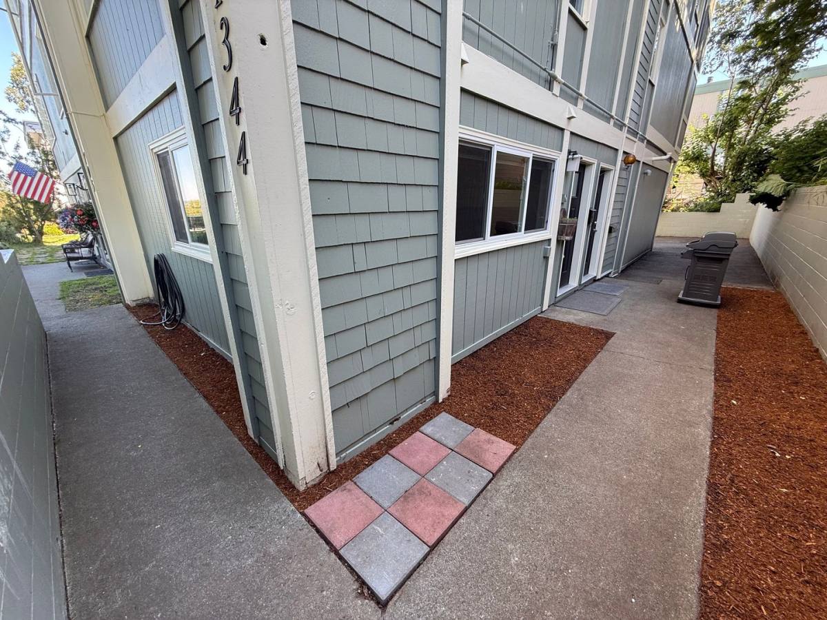 Townhouse for rent at 705 O St #D, Anchorage, AK 99501