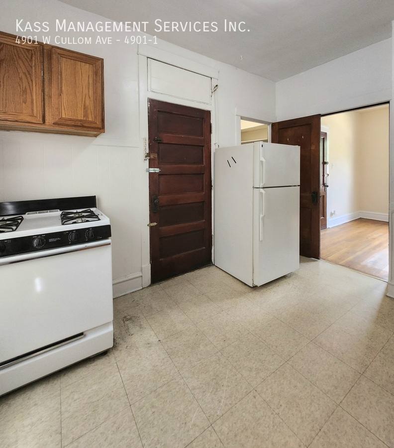 Apartment for rent at 4901 W Cullom Ave #1, Chicago, IL 60641