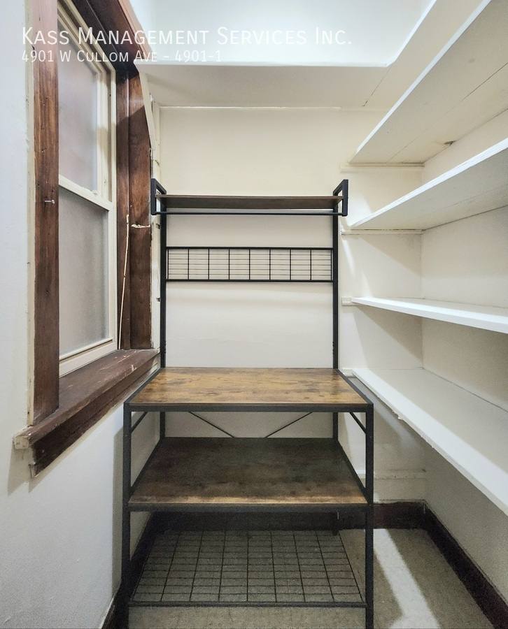 Apartment for rent at 4901 W Cullom Ave #1, Chicago, IL 60641