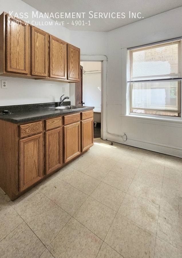 Apartment for rent at 4901 W Cullom Ave #1, Chicago, IL 60641