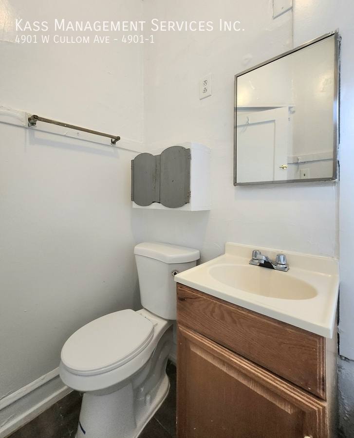 Apartment for rent at 4901 W Cullom Ave #1, Chicago, IL 60641