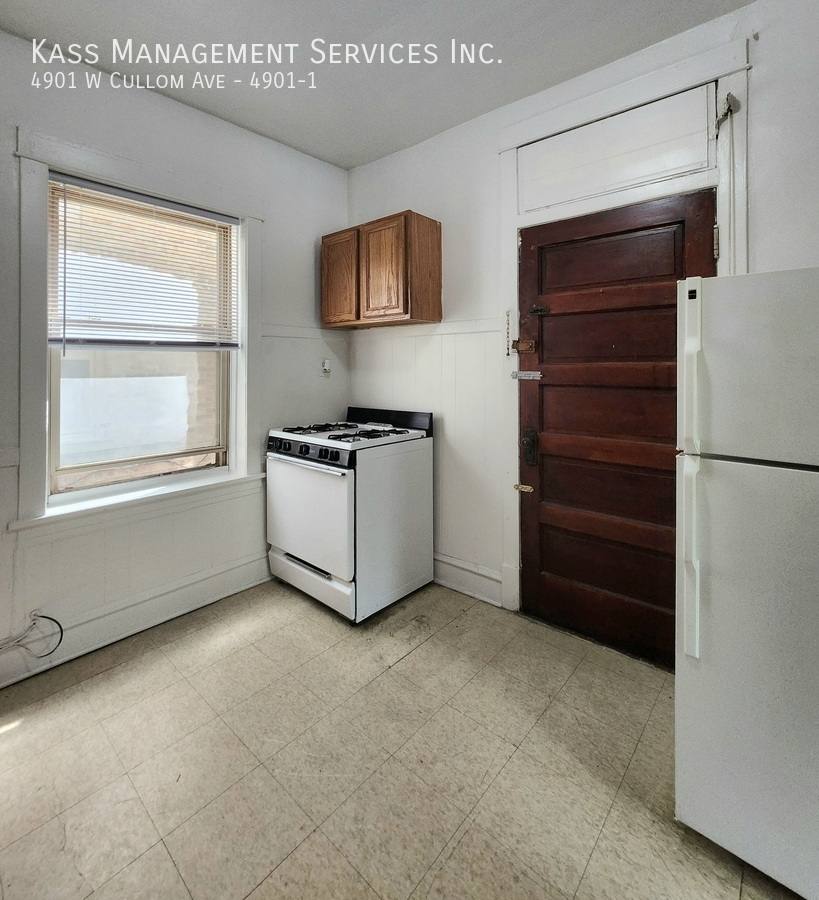 Apartment for rent at 4901 W Cullom Ave #1, Chicago, IL 60641