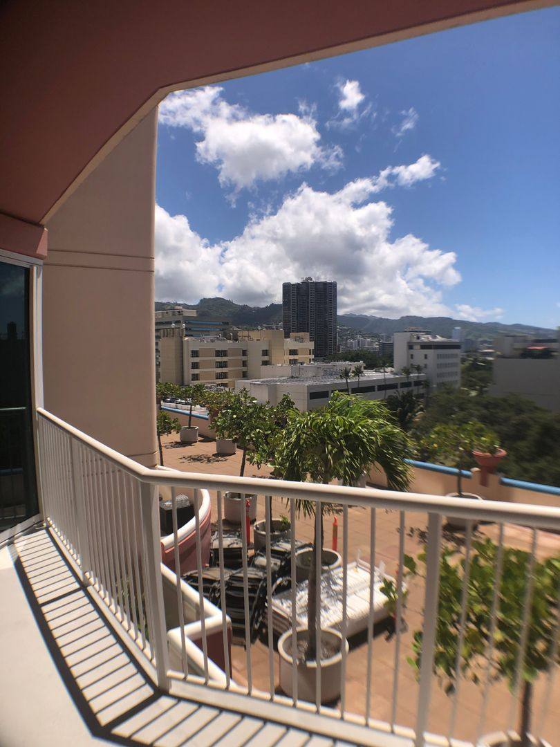 Apartment for rent at 801 S King St, Honolulu, HI 96813