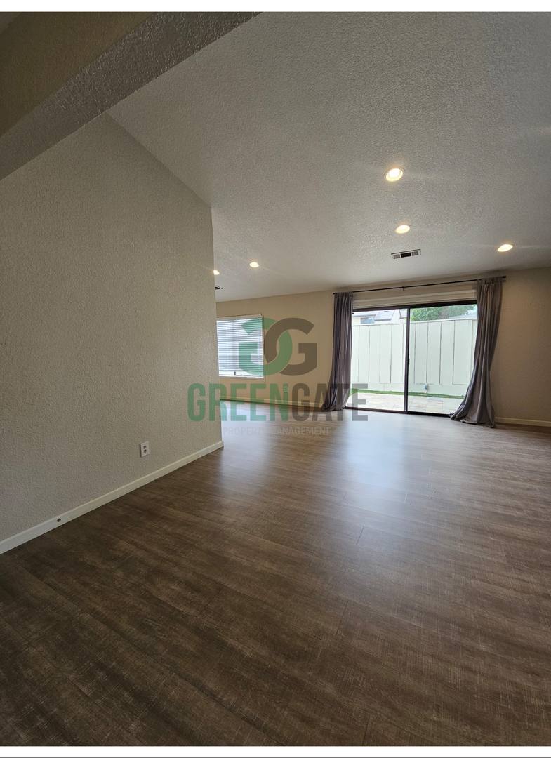 Apartment for rent at 1108 Cedar Creek Dr, Modesto, CA 95355