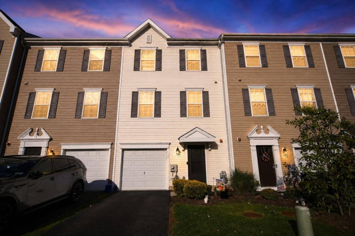 House for rent at 11 Faraday Court, Morton, PA 19070
