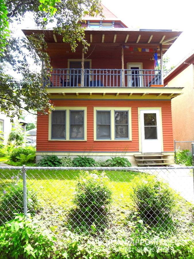 Apartment for rent at 231 W 33rd St #1, Minneapolis, MN 55408