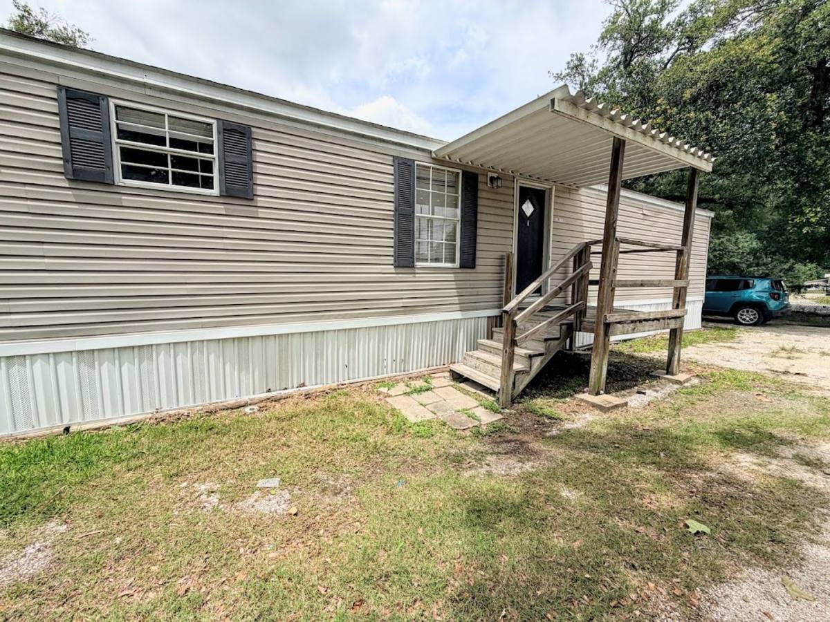 Apartment for rent at 625 N Claiborne St 1-4, Sulphur, LA 70663