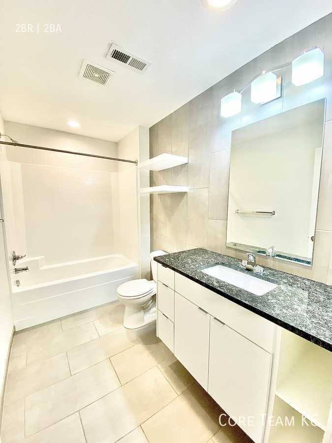 Condo for rent at 4445 Washington St #202, Kansas City, MO 64111
