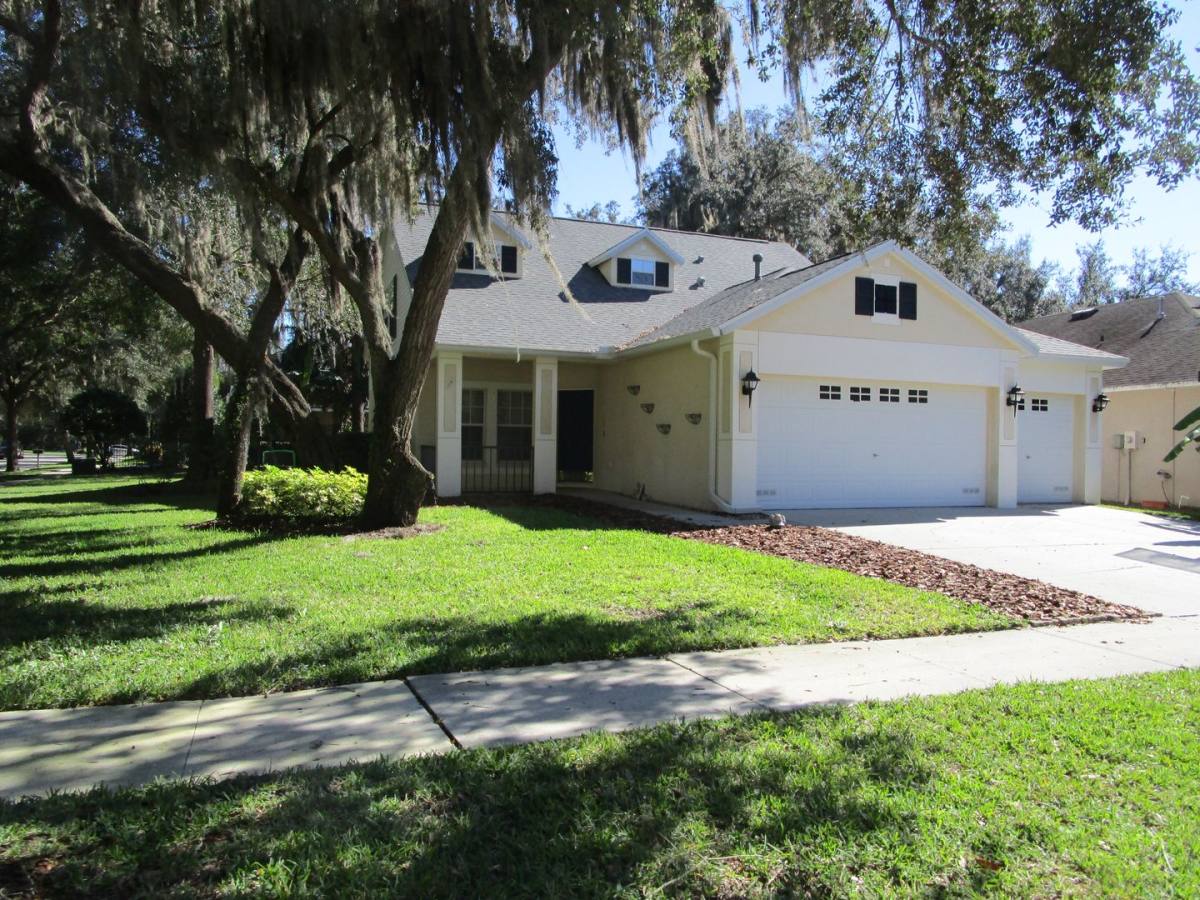 House for rent at 6202 Gannetdale Dr, Lithia, FL 33547