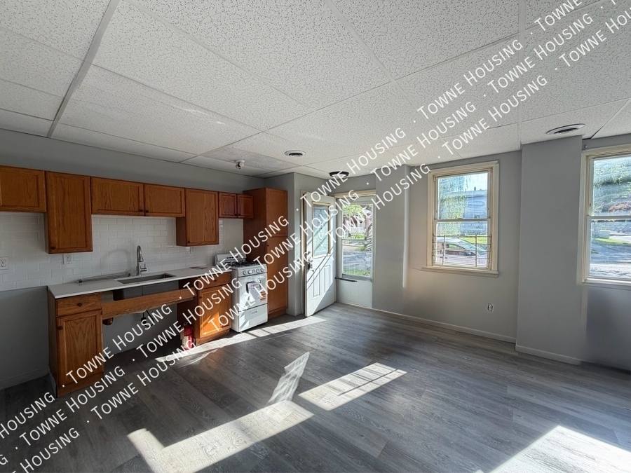 Apartment for rent at 336 E St #6, Buffalo, NY 14207