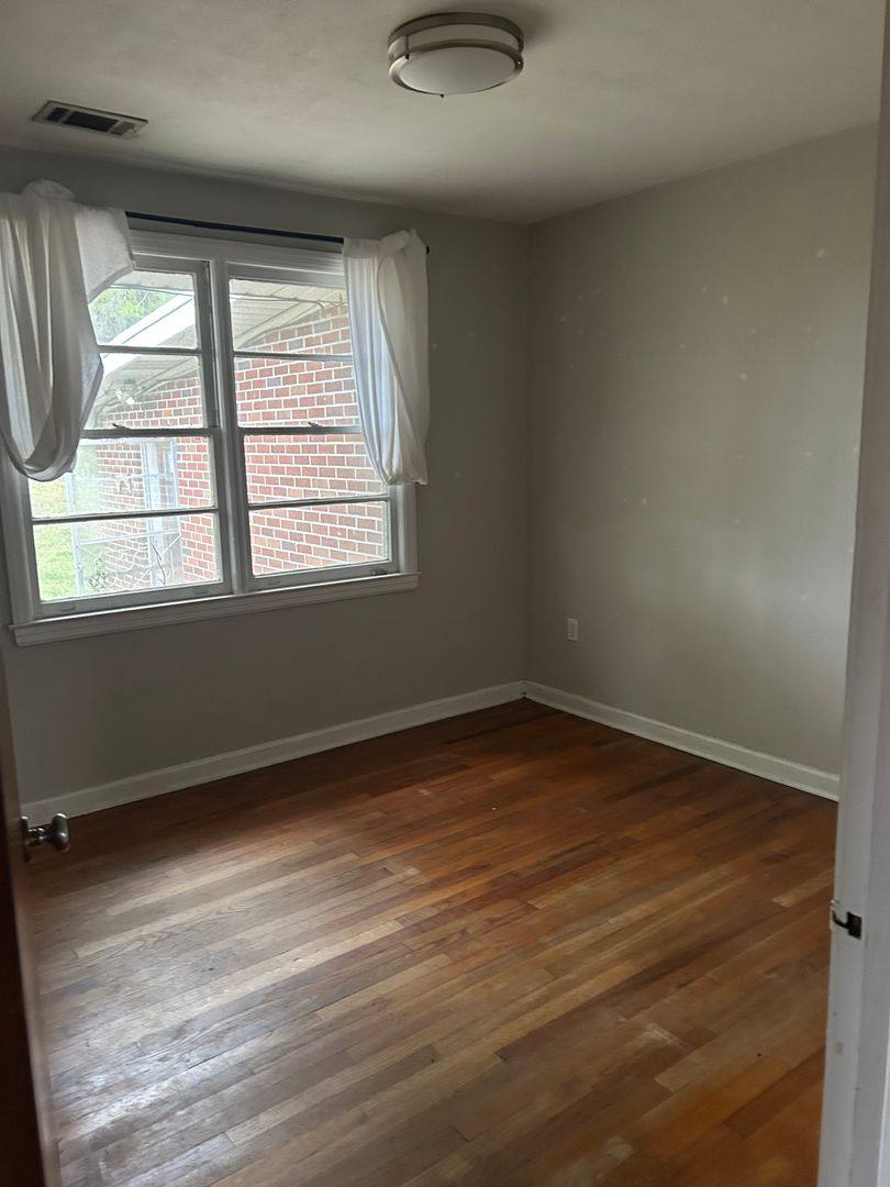 House for rent at 517 Griffin Ave, Savannah, GA 31408
