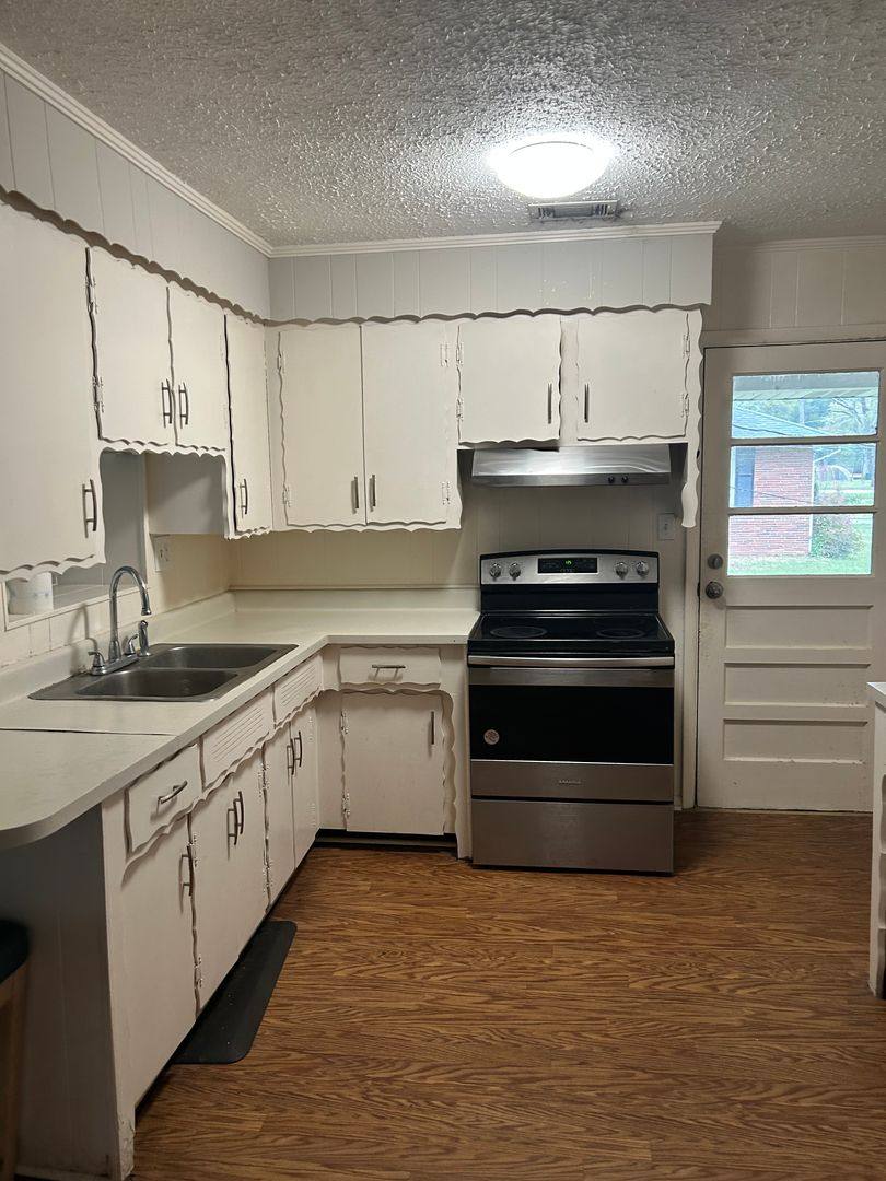 House for rent at 517 Griffin Ave, Savannah, GA 31408